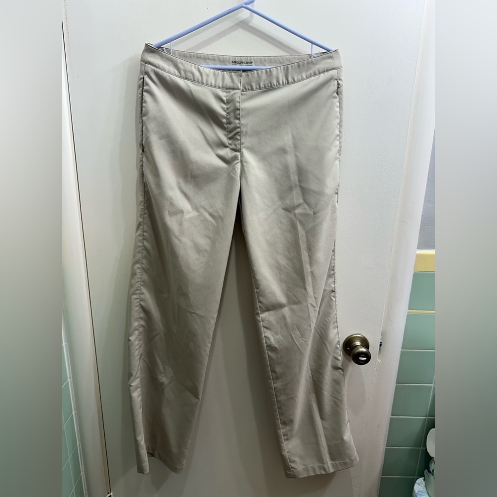 Maggie Lane Women's Flat Front
Tech Golf Pants Active Athletic
Beige Size 8